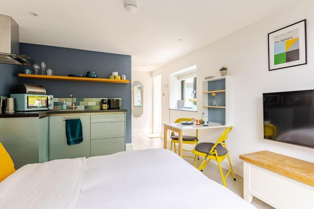Cosy Cotswolds Retreat Near Bath & Castle Combe Apartamento Chippenham  Exterior foto