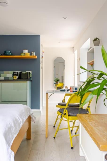 Cosy Cotswolds Retreat Near Bath & Castle Combe Apartamento Chippenham  Exterior foto